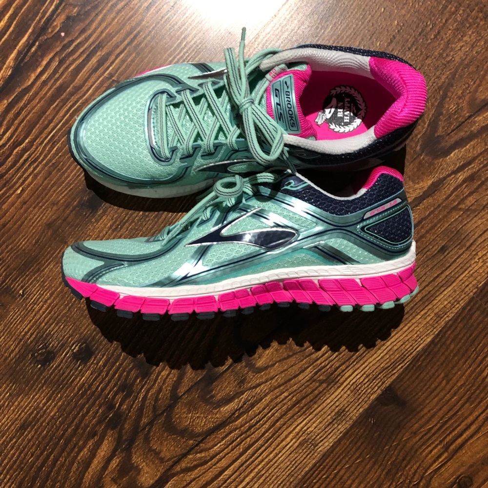 Brooks GTS